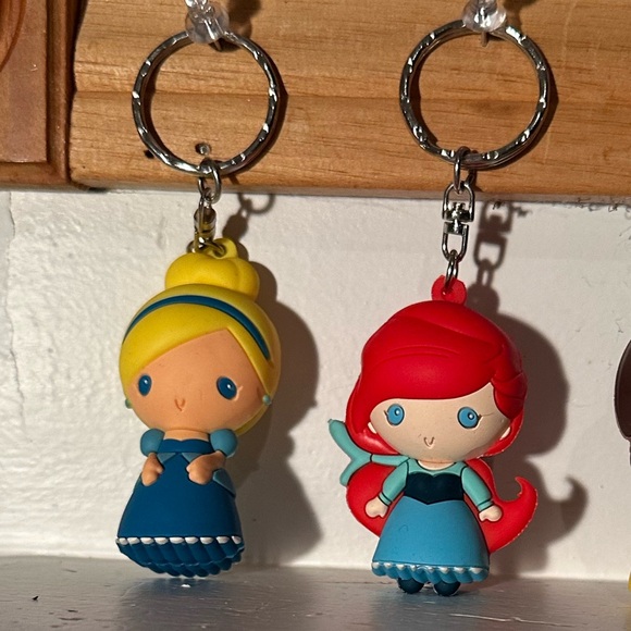 Set of 4 Disney Princess collectible keyrings/keychains. Free gift with purchase - Picture 2 of 5